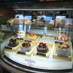 ドイツ菓子 ホーゲル - ショーケース デコレーションケーキ