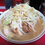 ラーメン二郎 - 小豚入り(野菜)￥７９０  ※税込価格