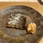 すしのいずみ - 伊豆で獲れたすみやきの塩焼き
