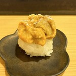 すしのいずみ - ウニ　塩とスダチで　海苔なし