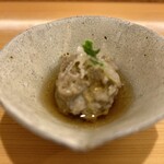 すしのいずみ - 白魚と白身魚のつみれのあんかけ
      青唐辛子