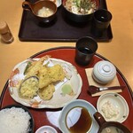 利休亭 - 料理写真:天ぷら盛り合わせ840円に御膳セット付けて1040円、三瀬鶏親子丼840円