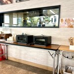 パン・ダニエル - このスペースはありがたい‼︎奥ではピザを焼いておられました。