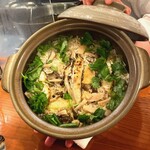 美酒美肴 はまゐ - エリンギとシメジとコモンフグの土鍋ご飯