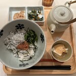 だし茶漬け えん - 「だし茶漬け しらす並み」（860円）