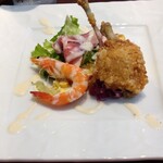 SALAO - 前菜の盛り合わせ　海老、鶏のチューリップ、生ハム、オムレツ、野菜