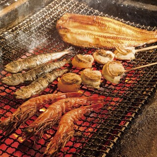 【名物！炉端焼き】炭火と職人の技で宮城産食材の旨みを引き出す