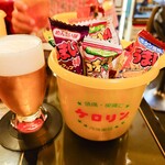 駄菓子cafe＆barエンス - ビールとうまい棒