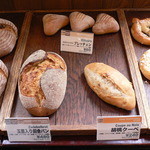 ベッカライ麦々堂 - 玉ねぎ入り田舎パン（480円）　クルミクーペ（240円）　行者ニンニク入りプレッチェン（80円）