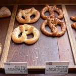 ベッカライ麦々堂 - キンダープレッツエル（シュガー）120円　（チョコ）120円