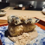 木鶏 - 東京湾太刀魚、信州天然香茸 フリット
      トリュフとポルチーニ茸、熟成ジャガイモのソース
      くりのフレーク