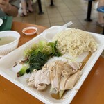 AH TAI Hainanese Chicken Rice  - チキンライスセット（6SGD）
