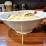 フジヤマ55 - 牛ホルつけ麺の麺