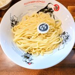 フジヤマ55 - 牛ホルつけ麺の麺