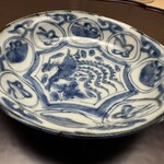 徳ㇵ本也 - ひしゃげた造形も美しい器