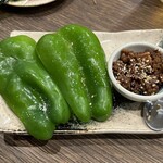 炭焼きと日本酒 炉端ヒトイキ。 - パリパリピーマン