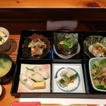 Washokudokoro Kenken - きれいに盛膳された「白魚にぎりと手巻定食」(1,080円)