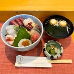 すし寳来 - 【ランチ】海鮮丼（鰆、ネギとろ、いか、いくら、甘海老、鯨、金華鯖、カツオ、真鯛、帆立）