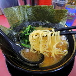 はじめ家 - 2014年4月29日(火・祝)　ラーメン(並盛)650円(麺かため)＋のり(新のりフェアー4枚20円)　酒井製麺の麺(かため)リフト