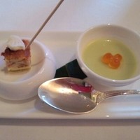イル・テアトロ - アミューズ：生ハムのキッシュ＆空豆のムース