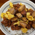 奈つやの中華そば - 二色そぼろのちょこっとしいたけ乗せ丼 250円