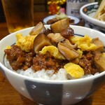 奈つやの中華そば - 二色そぼろのちょこっとしいたけ乗せ丼 250円