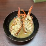 望洋館 - 伊勢海老の味噌汁。ミソも入っていて、濃厚な旨さです。
