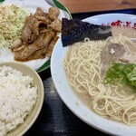 佐賀ラーメン 喰道楽 - 豚骨ラーメン＋焼肉セット＝1150円