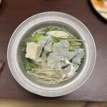 望洋館 - 鱧鍋を頂いた後は、出汁にご飯をダイブしてください。出汁が効いて旨いですよ〜