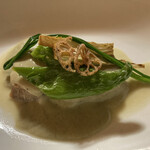 野菜が主役の古民家レストラン 花果菜 - まこもだけ、ねぎにら、万願寺とうがらし
      ナスのソースが最高！
      塩豚柔らかい！