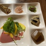 野菜が主役の古民家レストラン 花果菜 - しかく豆、冬瓜ダージリンティー煮、
      野菜のオクラとラズベリードレッシング