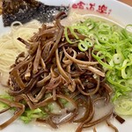 佐賀ラーメン 喰道楽 - ラーメンに全部投入