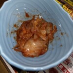備長炭火ホルモン焼 しちりん - キムチ(食べかけ)