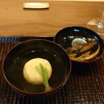 鎌倉 北じま - 月と鼈(鼈餡の白玉団子､乾燥したヤマドリタケモドキとオオミヤトンビマイの粉末入り鼈出汁)