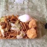 焼きそば本舗 - いもフライ入り焼きそば（並） ＋ イカ　＋ 玉子　