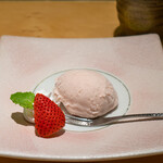 鉄板焼 にし田 - 福岡県あまおうのアイスクリーム。