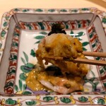 温石 - 上に海老味噌のソースと紫蘇の実の塩麹漬