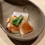 温石 - 落花生豆腐にローストした落花生、そして落花生ソースを掛けて