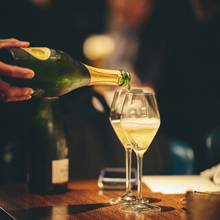 成澤亨太氏監修。スパイスとワインが奏でる新たなマリアージュ