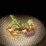 西欧料理 サヴァカ - ④【温前菜-2】
      ・山鳥のソテー、タマゴ茸とズッキーニ添え
      ・雉と猪ベーコンのトマト煮