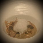 西欧料理 サヴァカ - ⑥【パスタ】
      馬鈴薯のニョッキ、白美芯（ハクビシン）のハツ+モモ、香茸+ブルーチーズのラグーソース、オオイチョウ茸のせ