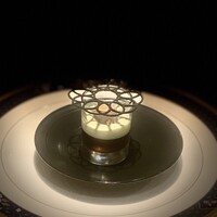 西欧料理 サヴァカ - ①【アミューズ-1】
                    ・夏鹿のコンソメゼリー、野兎のムース、枝豆のピュレ、馬鈴薯のチュエリ