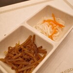 妻家房 - 小皿も充実