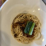 中華蕎麦 はざま - つぶつぶ背脂の旨煮　　八角を香らせた、ルーロー飯的。確かにこれは旨いわ。