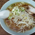 お食事処 みやち - 中華そば。レンゲあるのが意外だったｗ