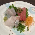 手打ち蕎麦 柴田 - お刺身（中トロと他２つ。笑）
