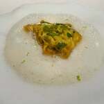 gallery by Chele - 泳いでいる蟹をイメージ。ローカル渡り蟹、バナナ、レモングラス。蟹の泡はマナオのピニャコラーダ。 