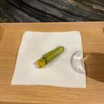 gallery by Chele - 花ズッキーニ＆クリーム、ドラゴンフルーツのコンブチャ（自らカウンターに出向いて、スタンディングのまま）