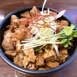麺や 真登 - しみチャーシュー丼