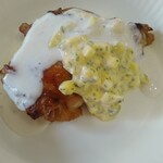 カルフール - メインにシーザーサラダドレッシングを掛けました。